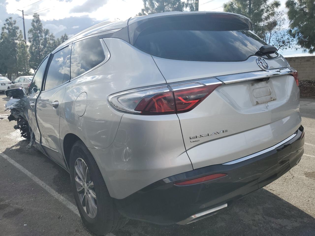 Изображение 2 2022 BUICK ENCLAVE PREMIUM 2022 с VIN 5GAEVBKW0NJ130707