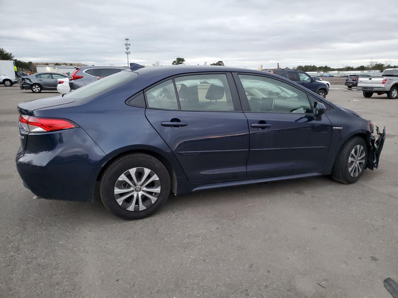 Image 3 of 2021 TOYOTA COROLLA LE 2021 with VIN JTDEAMDE7MJ031648