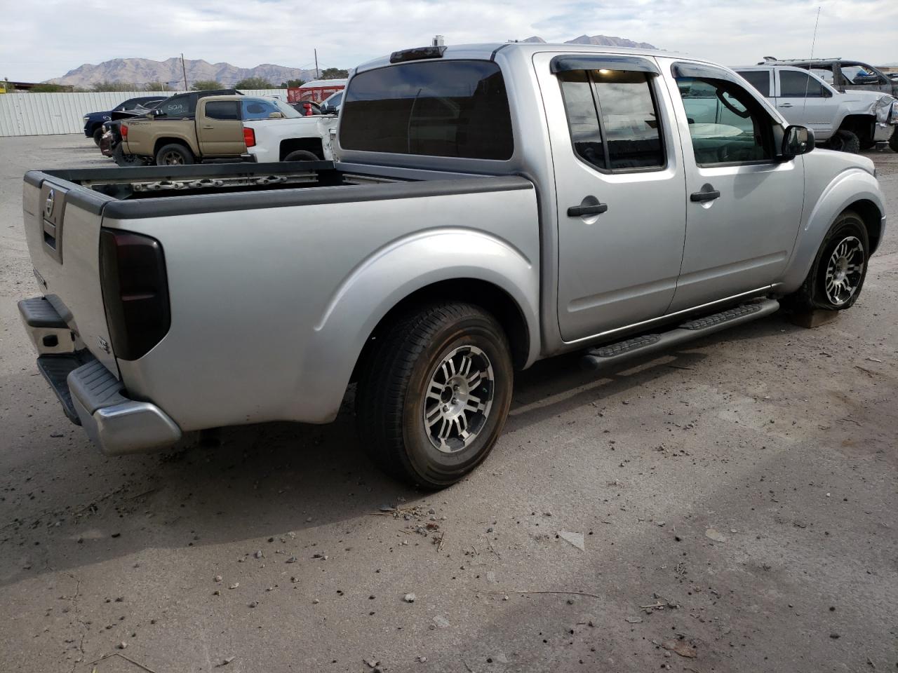 Image 3 of Nissan Frontier Crew Cab Se 2009 with VIN 1N6AD07U29C409594
