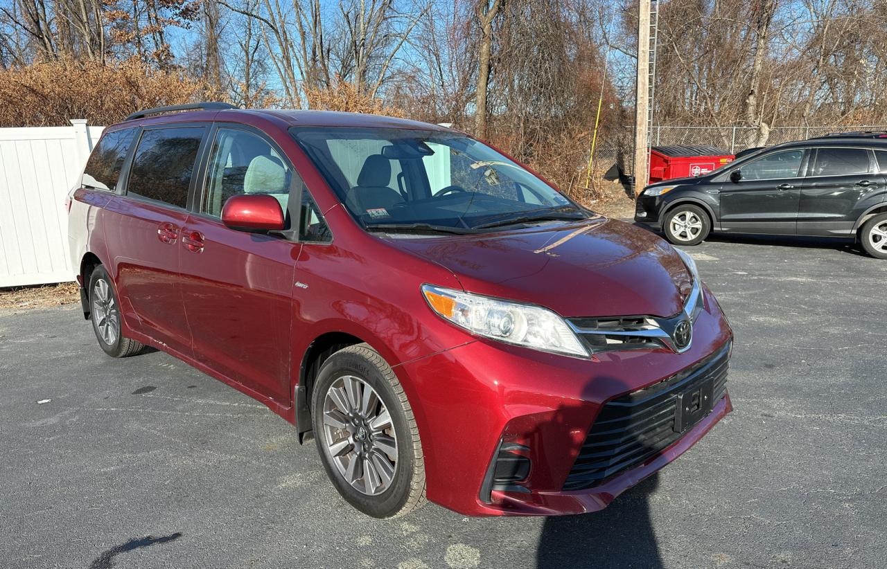 2019 TOYOTA SIENNA LE 2019 image