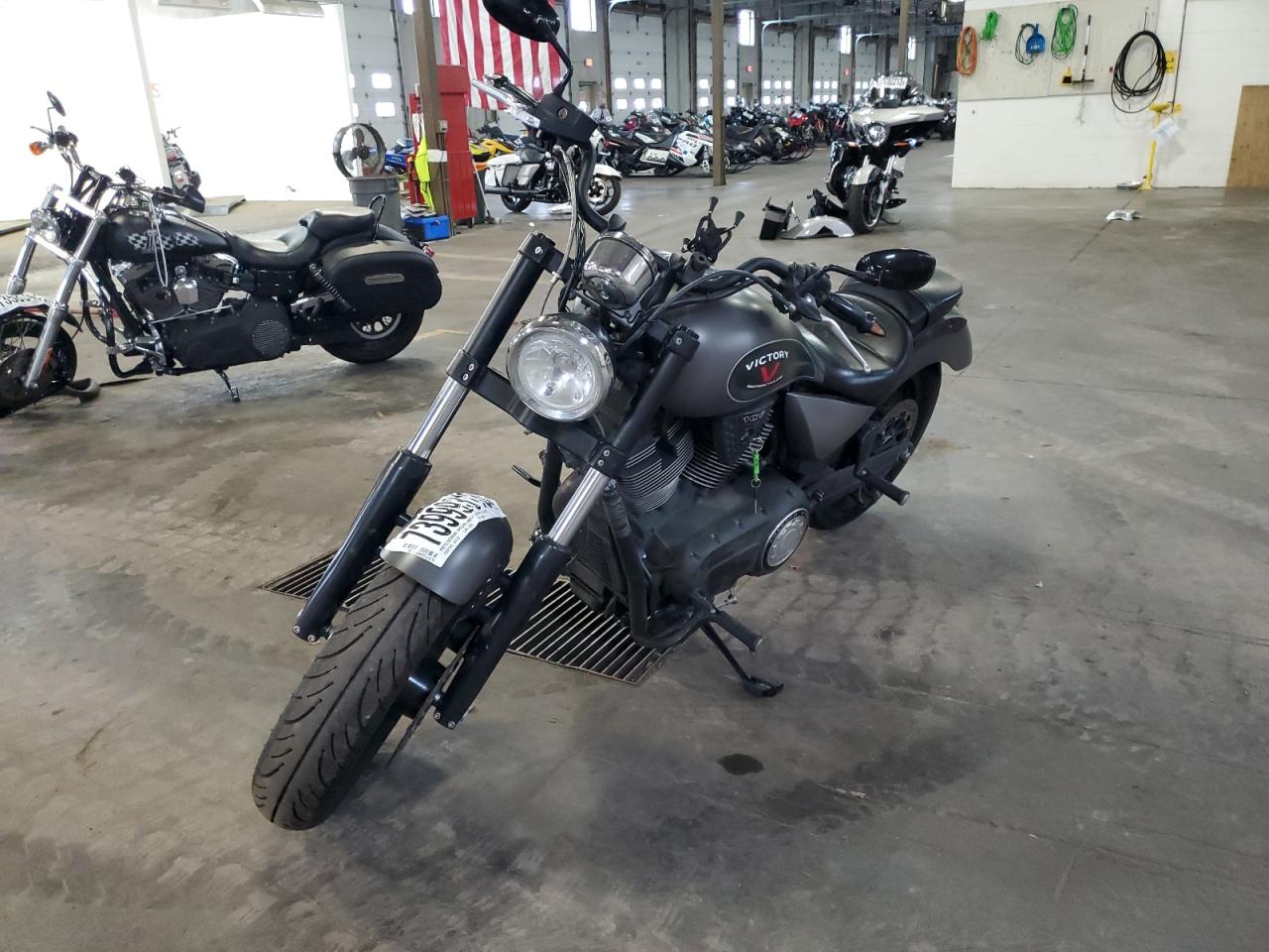 Obraz 2 z 2015 VICTORY MOTORCYCLES GUNNER  2015 z VIN 5VPLB36N9F3034653