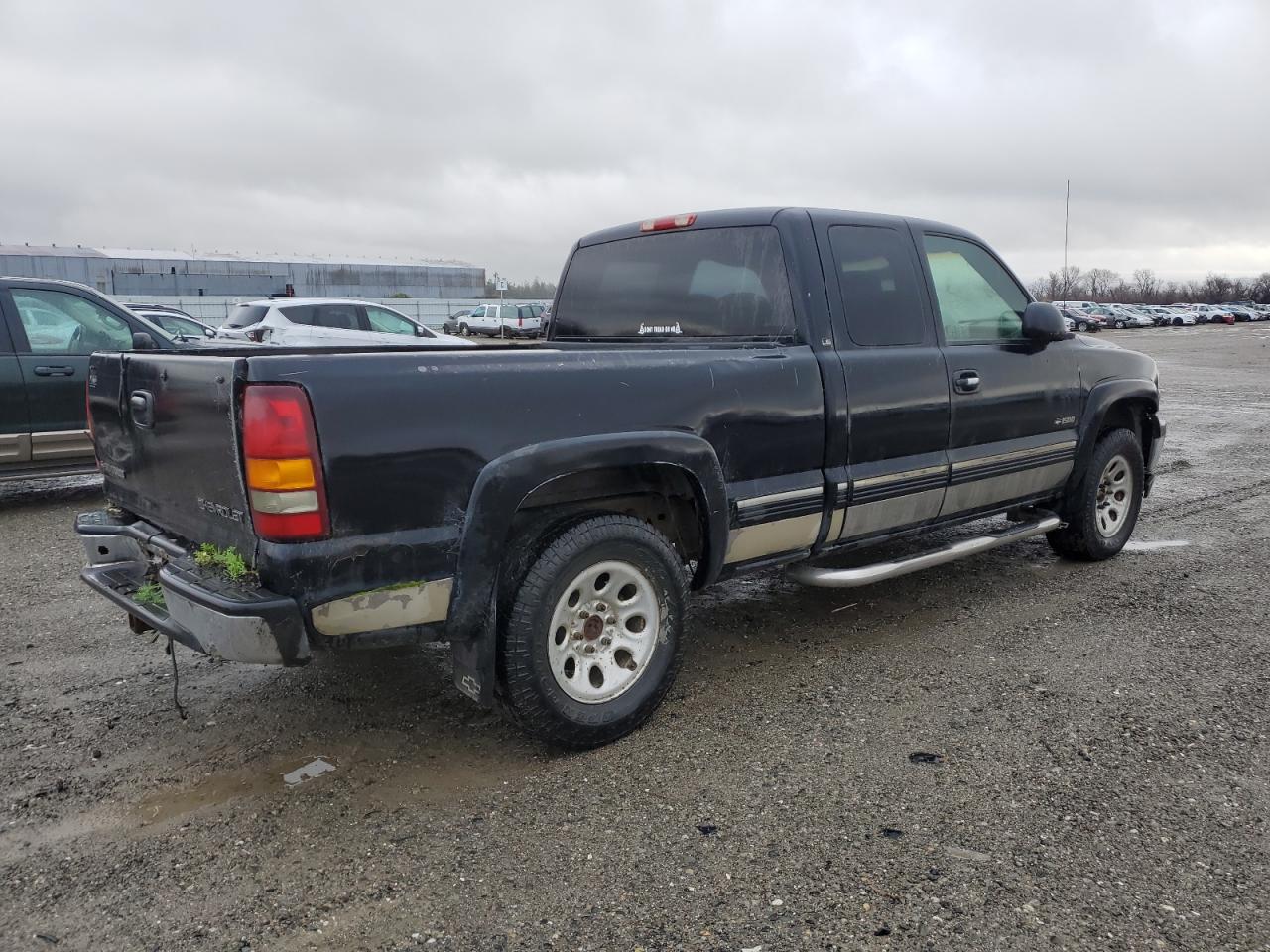 Image 3 of 1999 CHEVROLET SILVERADO K1500 1999 with VIN 1GCEK19T0XE124818