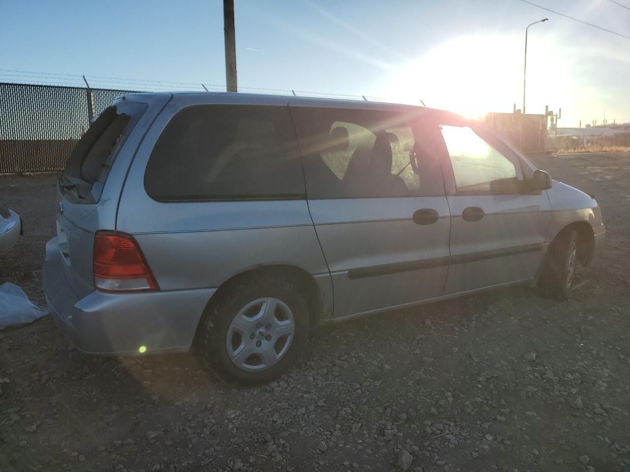 Obraz 3 z 2004 FORD FREESTAR S 2004 z VIN 2FMZA50634BA80951