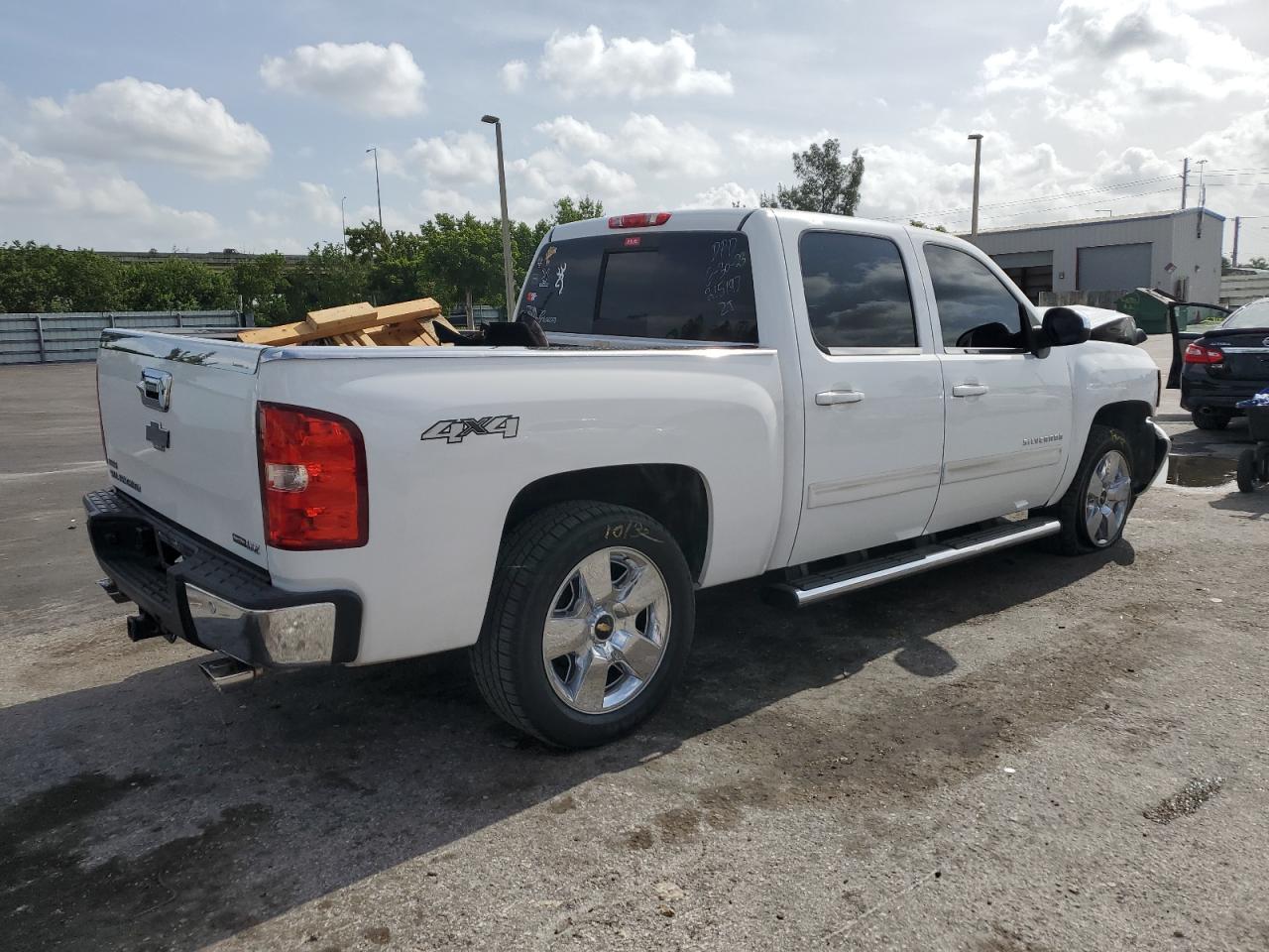 Image 3 of 2011 CHEVROLET SILVERADO K1500 LTZ 2011 with VIN 3GCPKTE36BG215197