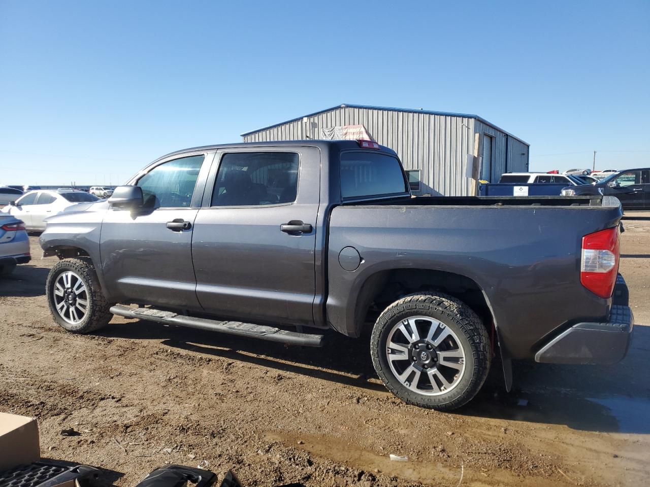 Изображение 2 2018 TOYOTA TUNDRA CREWMAX SR5 2018 с VIN 5TFDW5F16JX742943