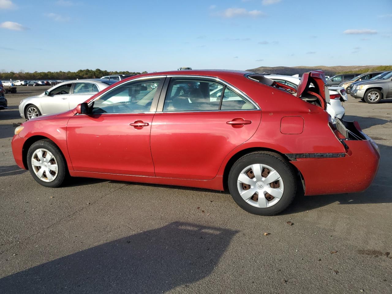 Image 2 of 2007 TOYOTA CAMRY LE 2007 with VIN 4T1BK46KX7U027983