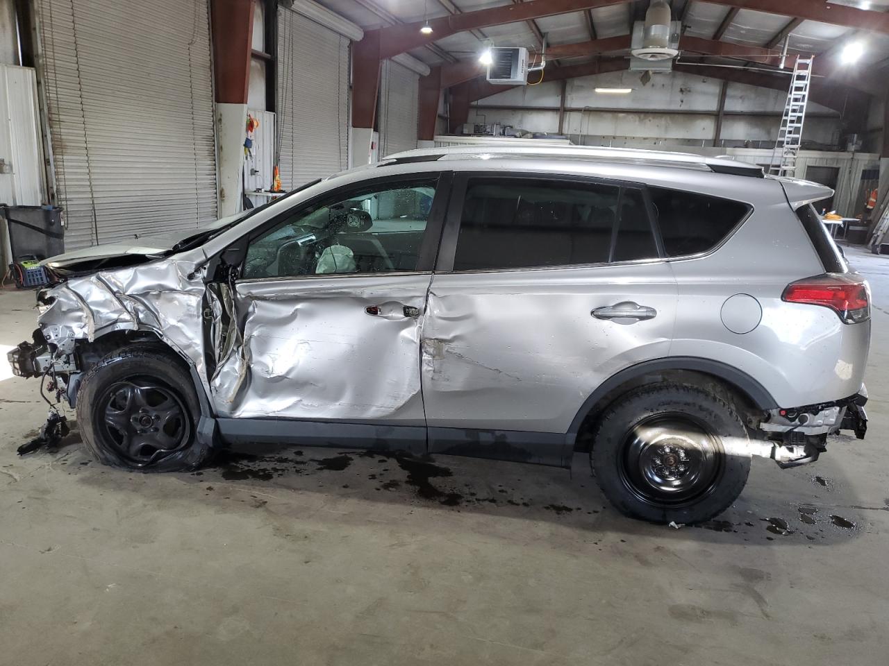 Image 2 of 2016 TOYOTA RAV4 LE 2016 with VIN 2T3BFREV9GW536130