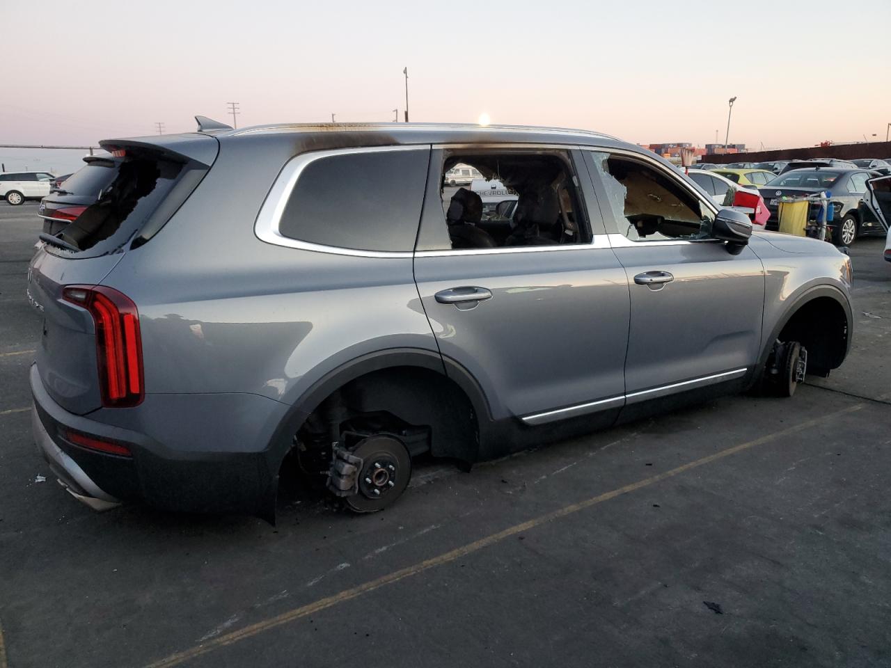 Изображение 3 2022 KIA TELLURIDE EX 2022 с VIN 5XYP34HC5NG255028