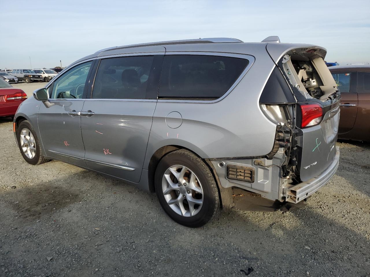 Изображение 2 2019 CHRYSLER PACIFICA LIMITED 2019 с VIN 2C4RC1GG9KR731820