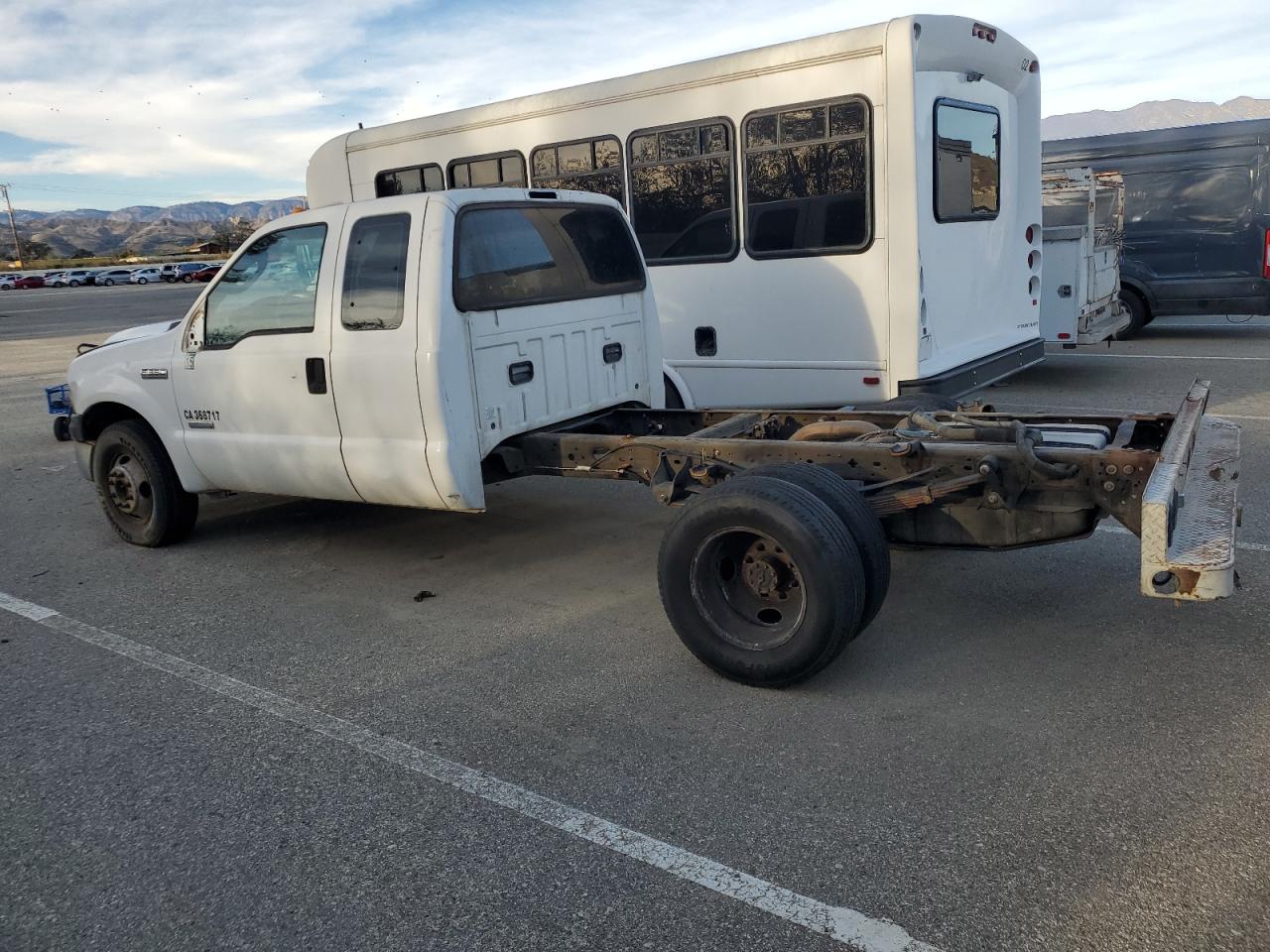 Obraz 2 z 2005 FORD F350 SUPER DUTY 2005 z VIN 1FDWX36P45EC38158