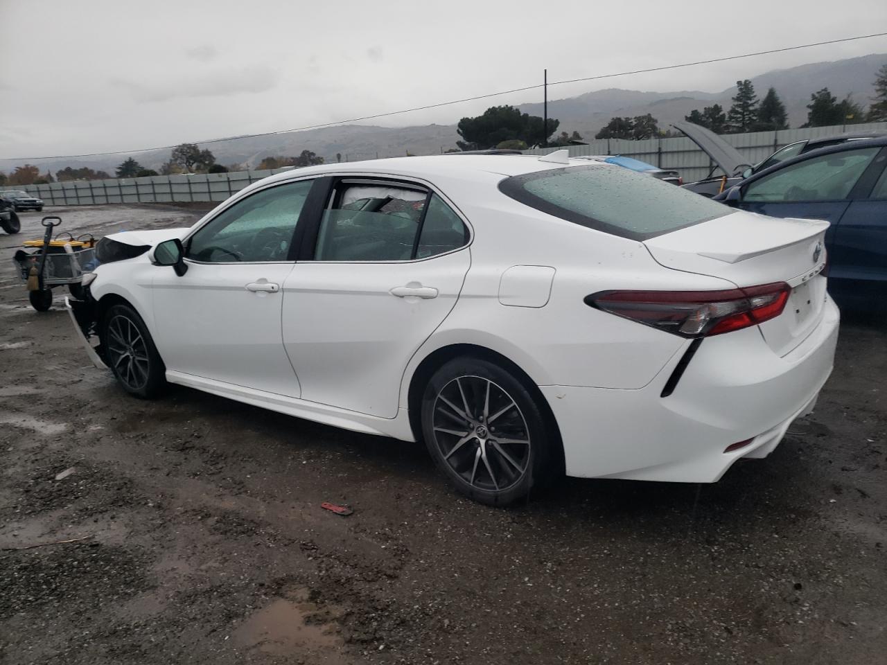 Изображение 2 2022 TOYOTA CAMRY SE 2022 с VIN 4T1G11AK1NU674252