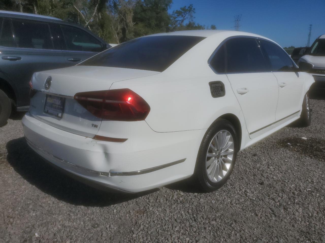 Obraz 3 z 2017 VOLKSWAGEN PASSAT SE 2017 z VIN 1VWBT7A31HC026065