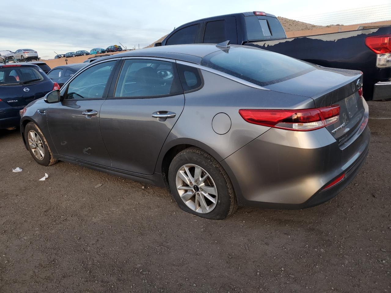 Obraz 2 z 2018 KIA OPTIMA LX 2018 z VIN 5XXGT4L33JG189536