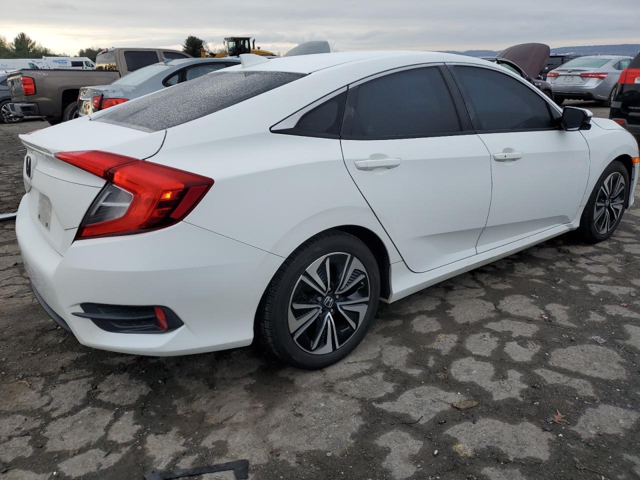 Image 3 of 2016 HONDA CIVIC EXL 2016 with VIN 2HGFC1F76GH650549