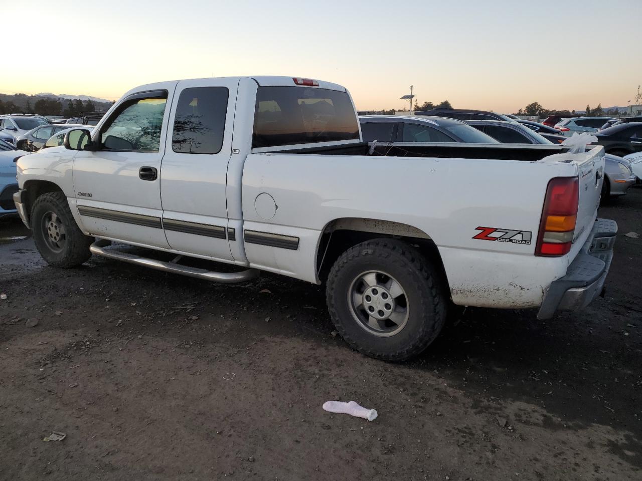 Obraz 2 z 2002 CHEVROLET SILVERADO K1500 2002 z VIN 1GCEK19T32E184956