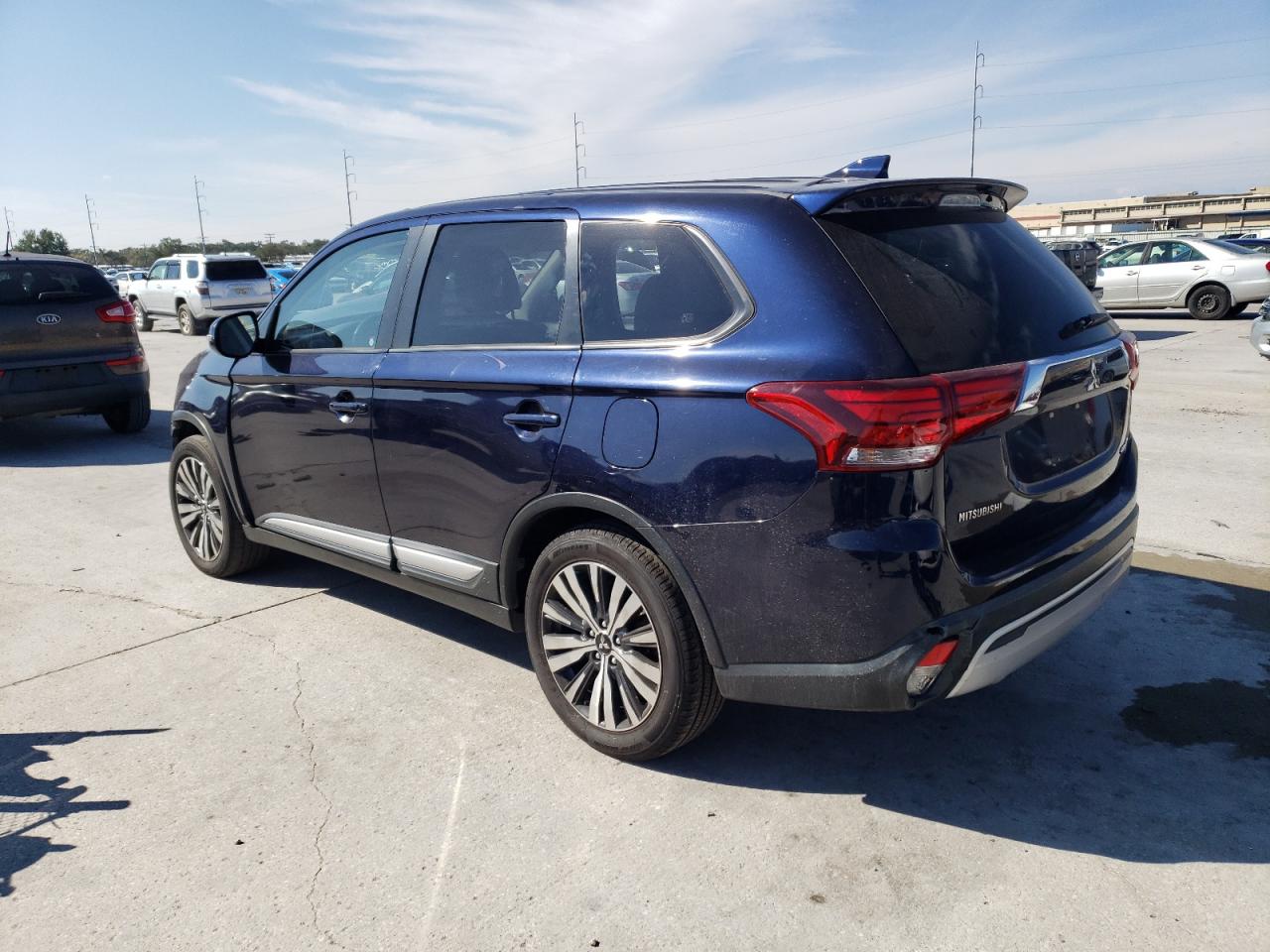 Изображение 2 2019 MITSUBISHI OUTLANDER SE 2019 с VIN JA4AD3A39KZ018217