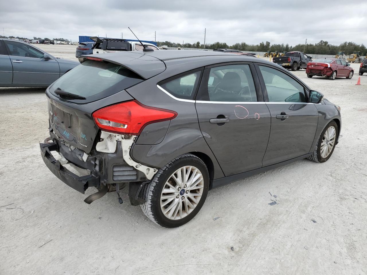 Изображение 3 2015 FORD FOCUS TITANIUM 2015 с VIN 1FADP3N27FL338324