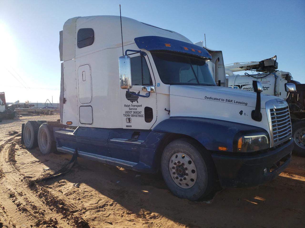 Image 1 of 2005 FREIGHTLINER CONVENTIONAL ST120 2005 with VIN 1FUJBBCK25LN51617