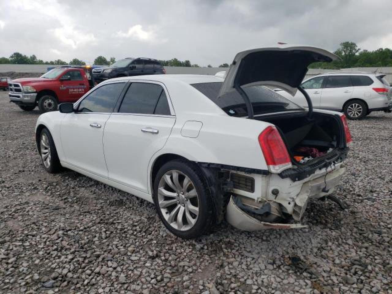 Изображение 2 2019 CHRYSLER 300 LIMITED 2019 с VIN 2C3CCAEG8KH689479