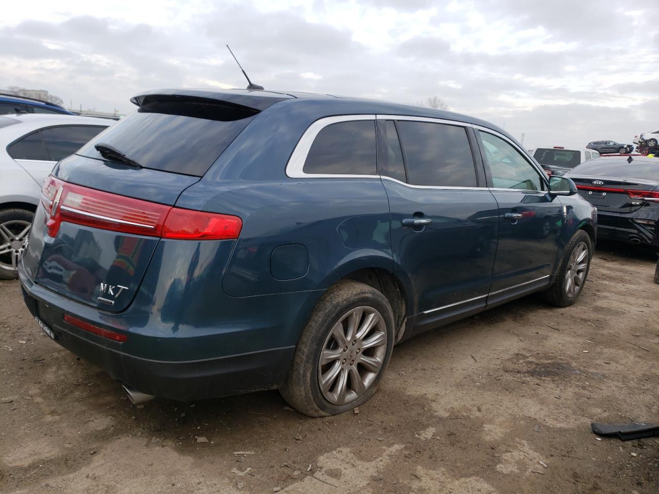 Obraz 3 z 2016 LINCOLN MKT  2016 z VIN 2LMHJ5AT3GBL03076