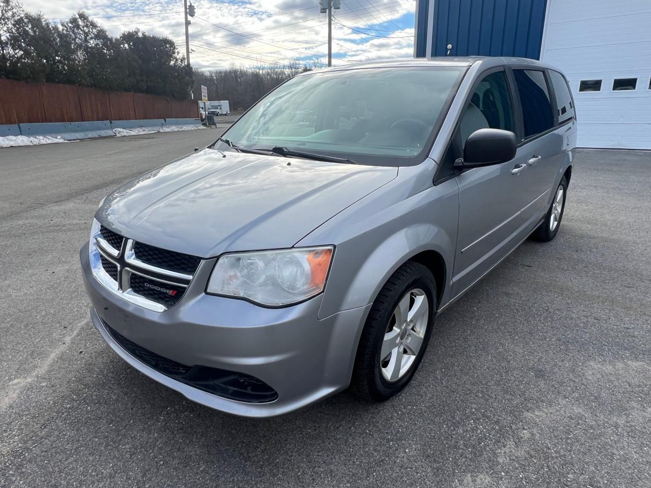 Image 2 of 2013 DODGE GRAND CARAVAN SE 2013 with VIN 2C4RDGBG5DR683744