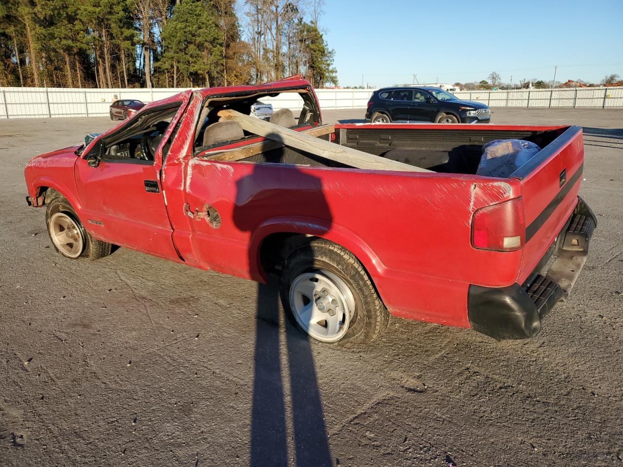 Image 2 of 1996 CHEVROLET S TRUCK S10 1996 with VIN 1GCCS1448T8211513