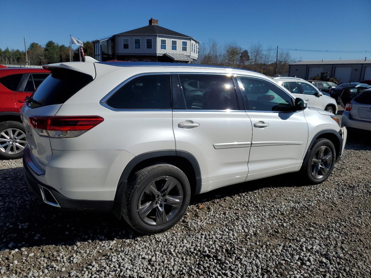 Image 3 of 2017 TOYOTA HIGHLANDER LIMITED 2017 with VIN 5TDDZRFH6HS455503