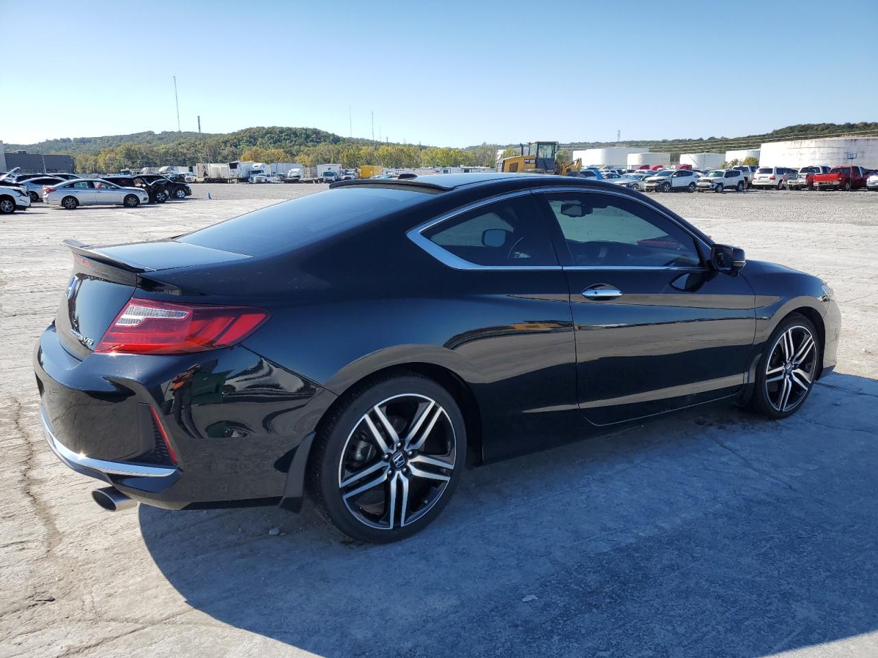 Image 3 of 2016 HONDA ACCORD TOURING 2016 with VIN 1HGCT2B08GA005451