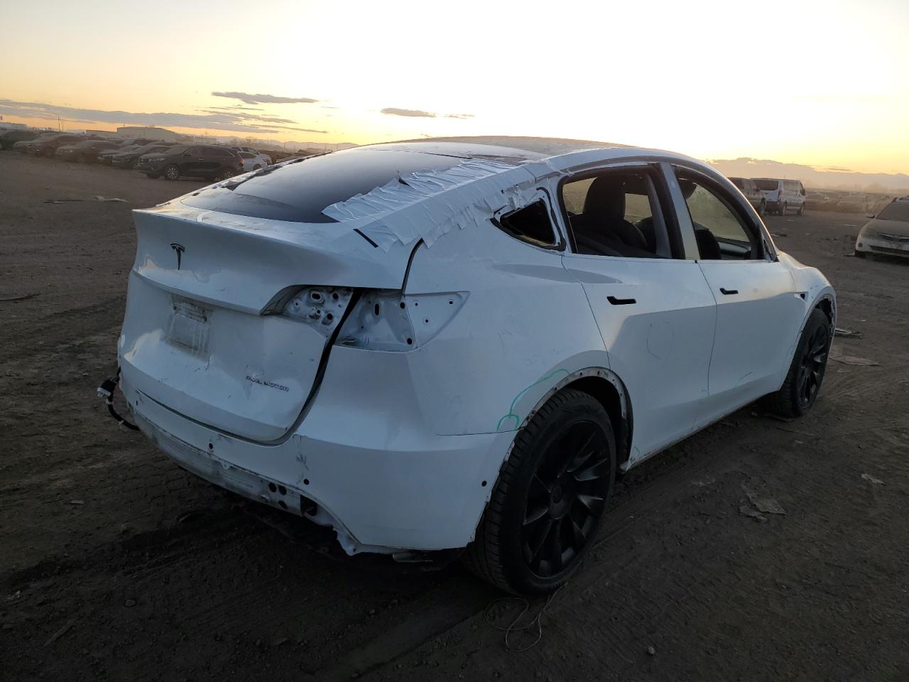 Изображение 3 2021 TESLA MODEL Y  2021 с VIN 5YJYGDEE1MF311387