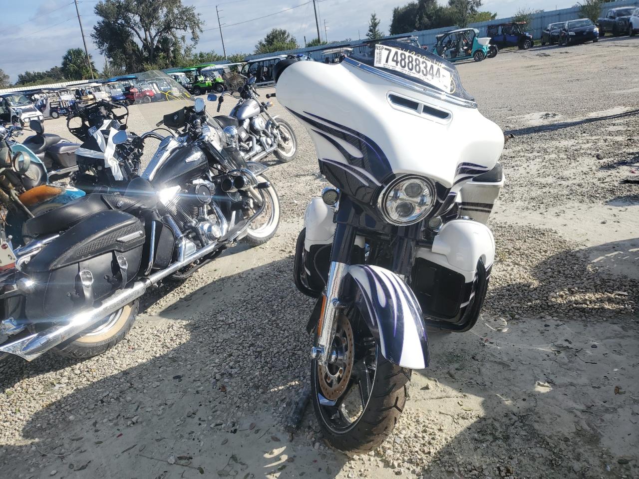 Image 2 of 2016 HARLEY-DAVIDSON FLHXSE CVO STREET GLIDE 2016 with VIN 1HD1PXN15GB962740