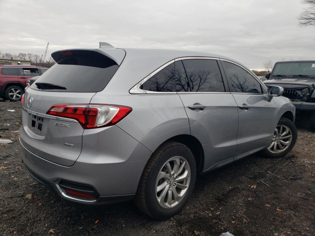 Obraz 3 z 2018 ACURA RDX TECHNOLOGY 2018 z VIN 5J8TB4H50JL022161