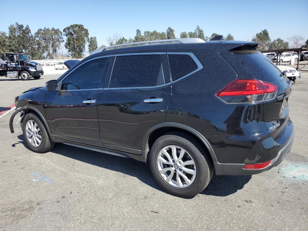 Obraz 2 z 2017 NISSAN ROGUE S 2017 z VIN KNMAT2MT3HP527514