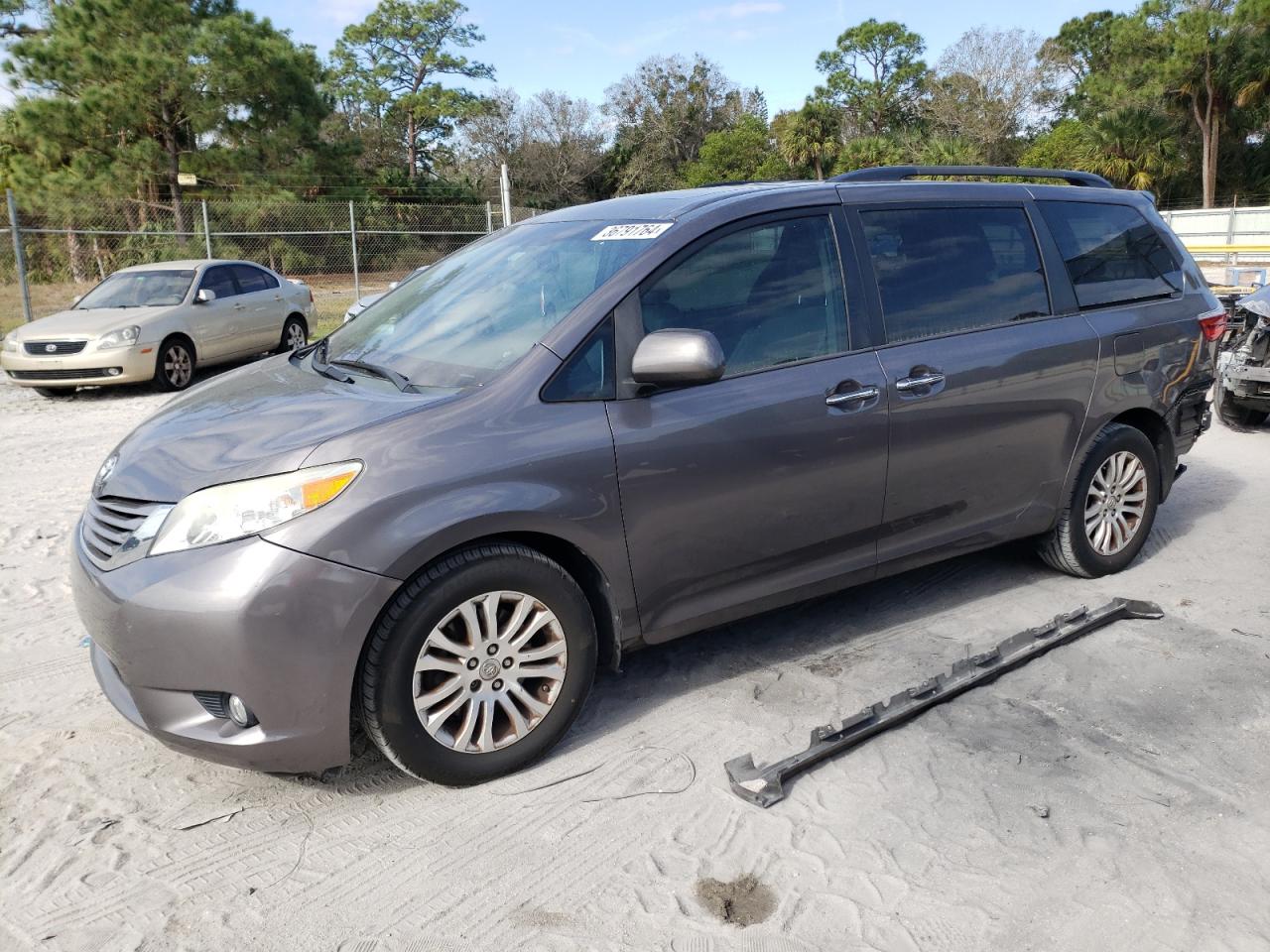 Image 1 of 2015 TOYOTA SIENNA XLE 2015 with VIN 5TDYK3DC9FS642211