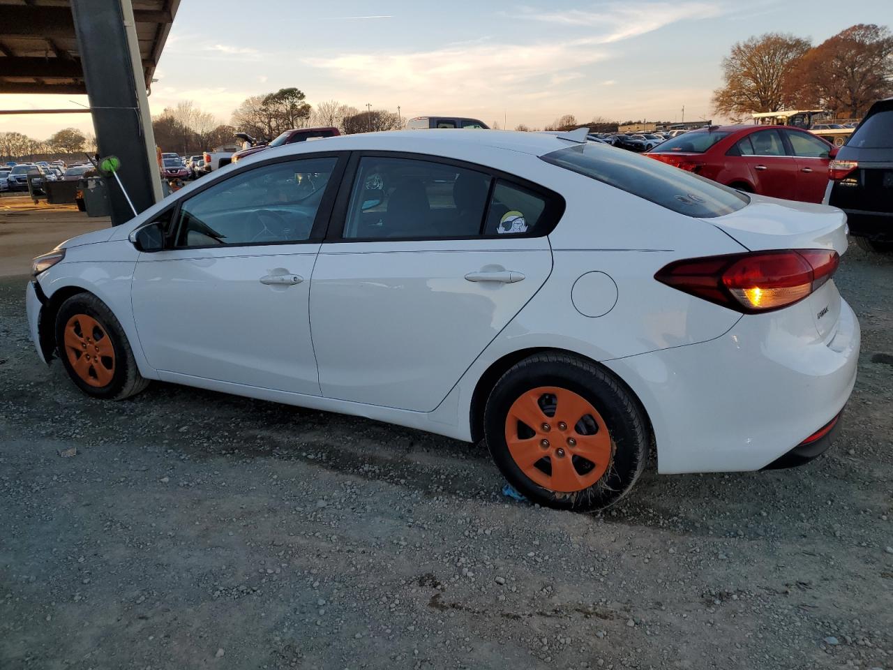 Изображение 2 2017 KIA FORTE LX 2017 с VIN 3KPFK4A70HE065358