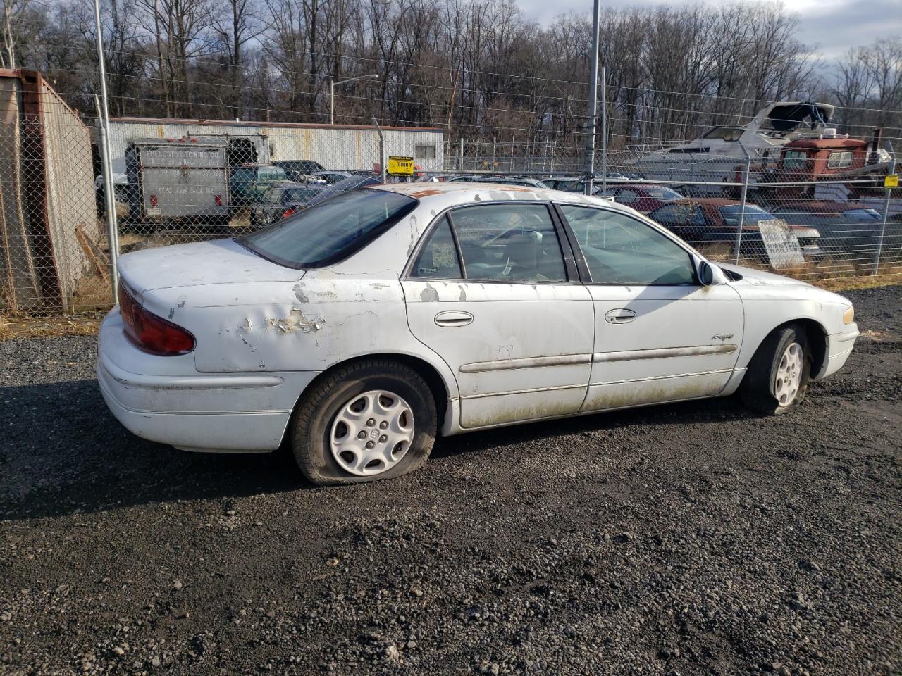 Image 3 of 1998 BUICK REGAL LS 1998 with VIN 2G4WB52K6W1558122