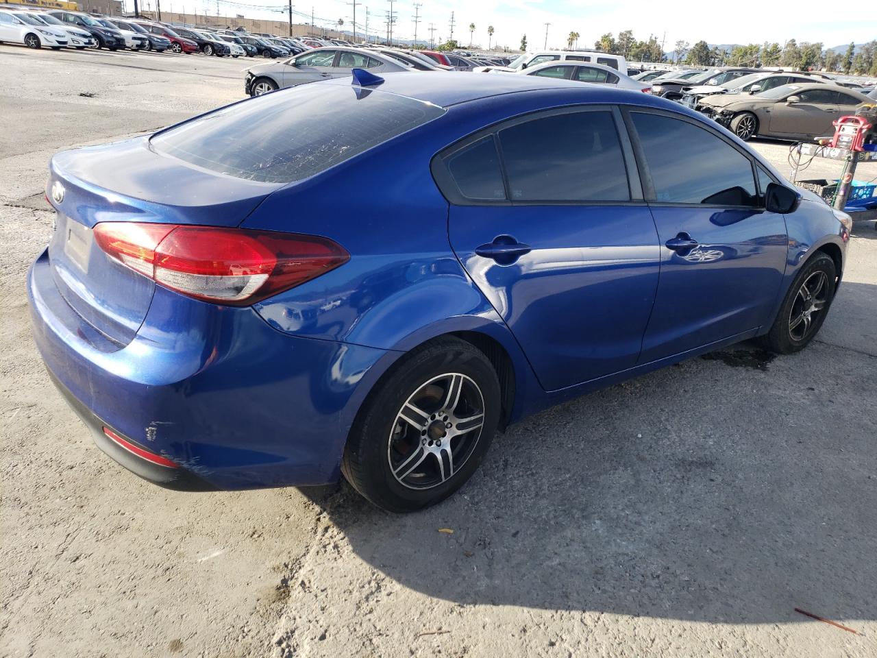 Изображение 3 2017 KIA FORTE LX 2017 с VIN 3KPFK4A7XHE124304