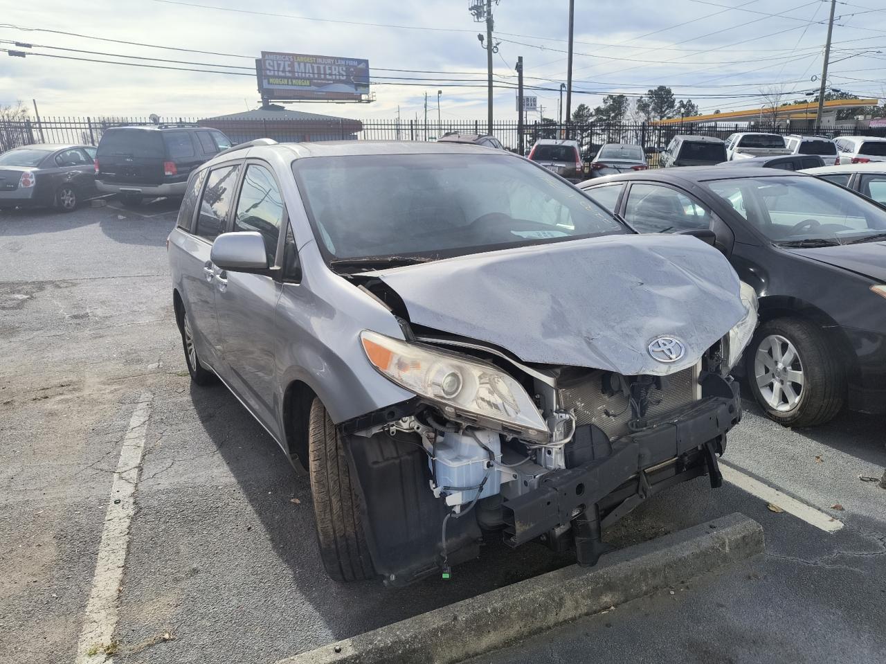 2015 TOYOTA SIENNA XLE 2015 image