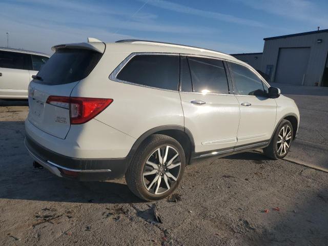 Image 3 of 2019 HONDA PILOT ELITE 2019 with VIN 5FNYF6H00KB029575
