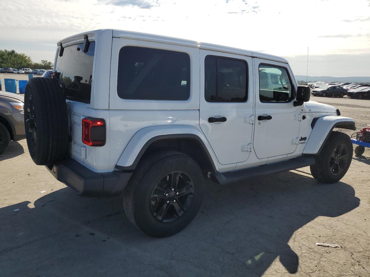 Изображение 3 2020 JEEP WRANGLER UNLIMITED SAHARA 2020 с VIN 1C4HJXEGXLW266335