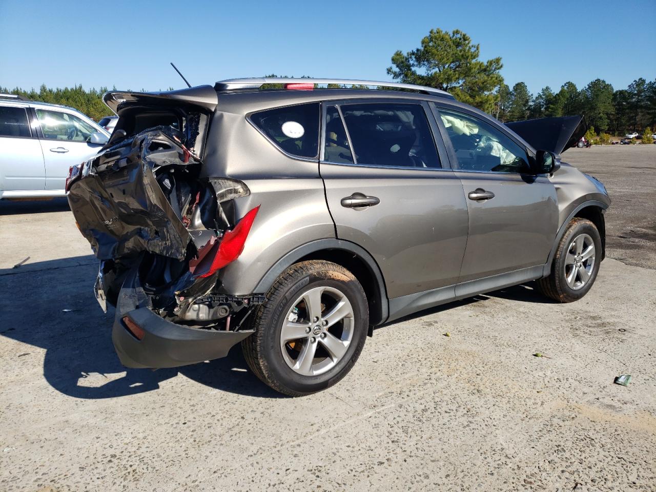 Image 3 of 2015 TOYOTA RAV4 XLE 2015 with VIN JTMWFREV7FD049280
