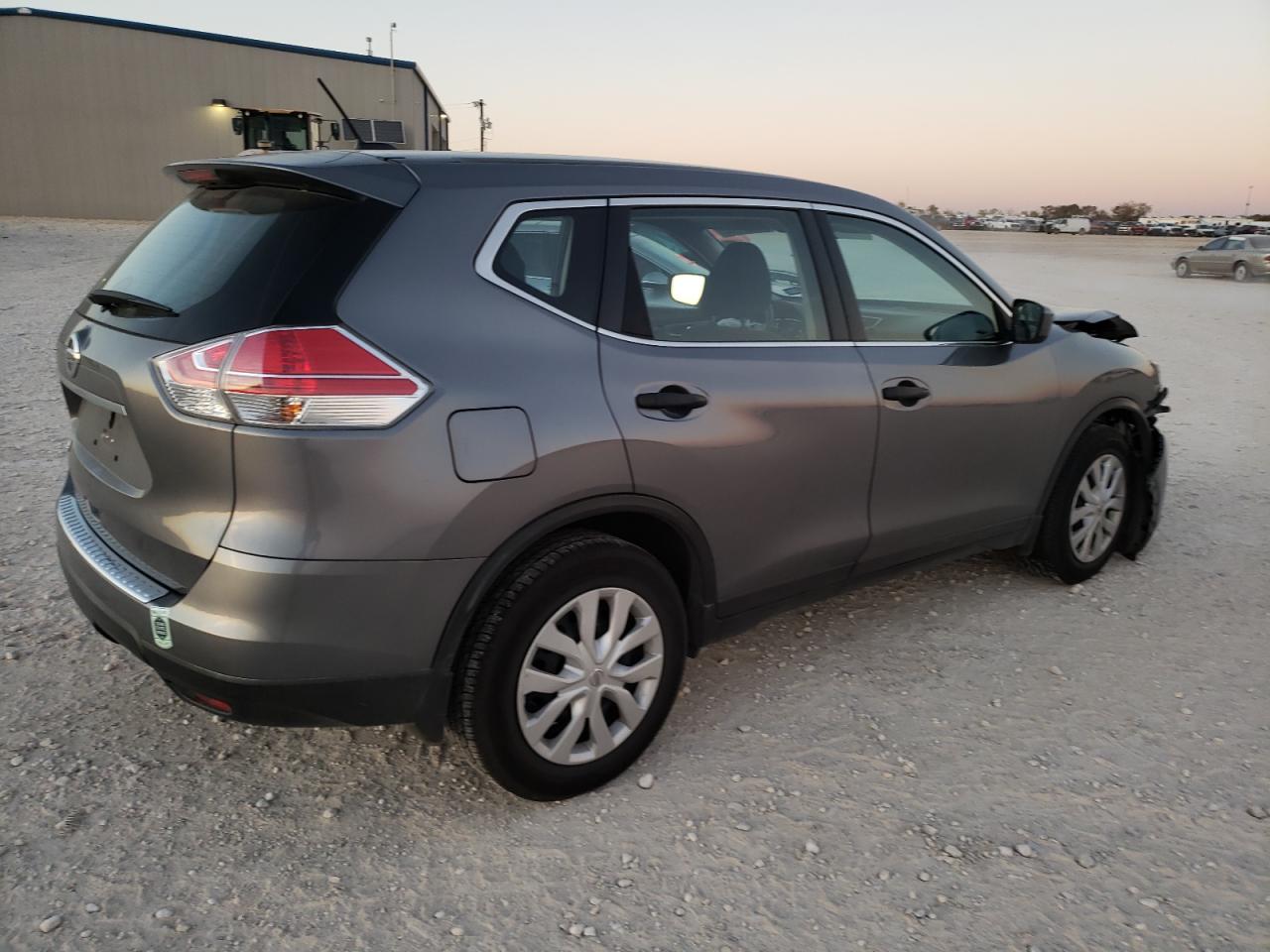 Image 3 of 2016 NISSAN ROGUE S 2016 with VIN KNMAT2MT8GP682218