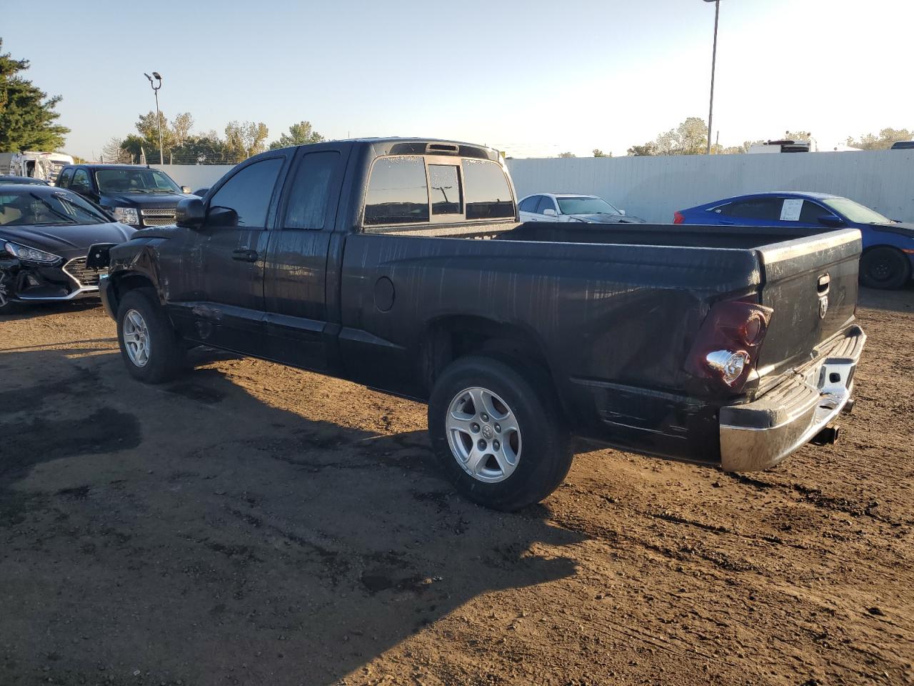 Image 2 of 2005 DODGE DAKOTA SLT 2005 with VIN 1D7HW42K85S169465
