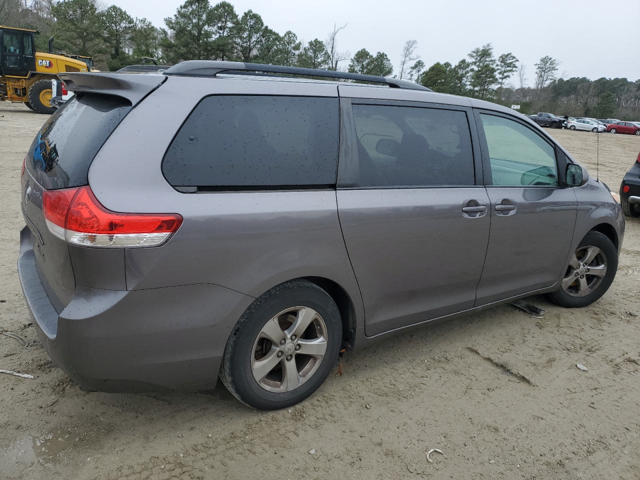 Obraz 3 z 2014 TOYOTA SIENNA LE 2014 z VIN 5TDKK3DC7ES515459