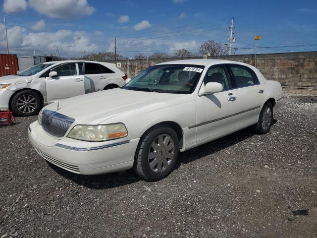 Obraz 1 z 2004 LINCOLN TOWN CAR ULTIMATE 2004 z VIN 1LNHM83WX4Y687089