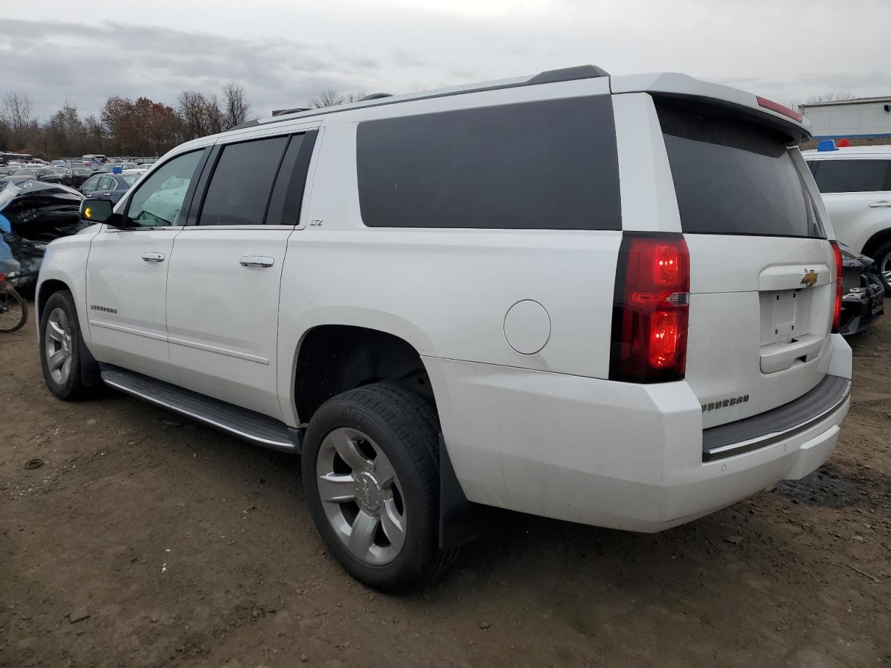 Obraz 2 z Chevrolet Suburban K1500 Ltz 2016 z VIN 1GNSKJKC9GR211159