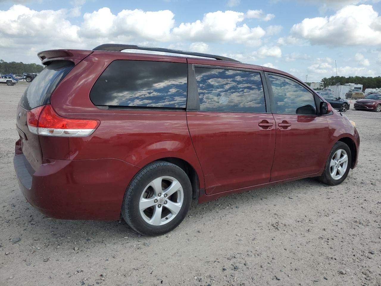 Изображение 3 2011 TOYOTA SIENNA LE 2011 с VIN 5TDKK3DCXBS065270