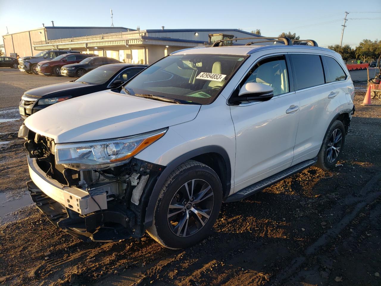Obraz 1 z 2016 TOYOTA HIGHLANDER XLE 2016 z VIN 5TDKKRFH4GS141732