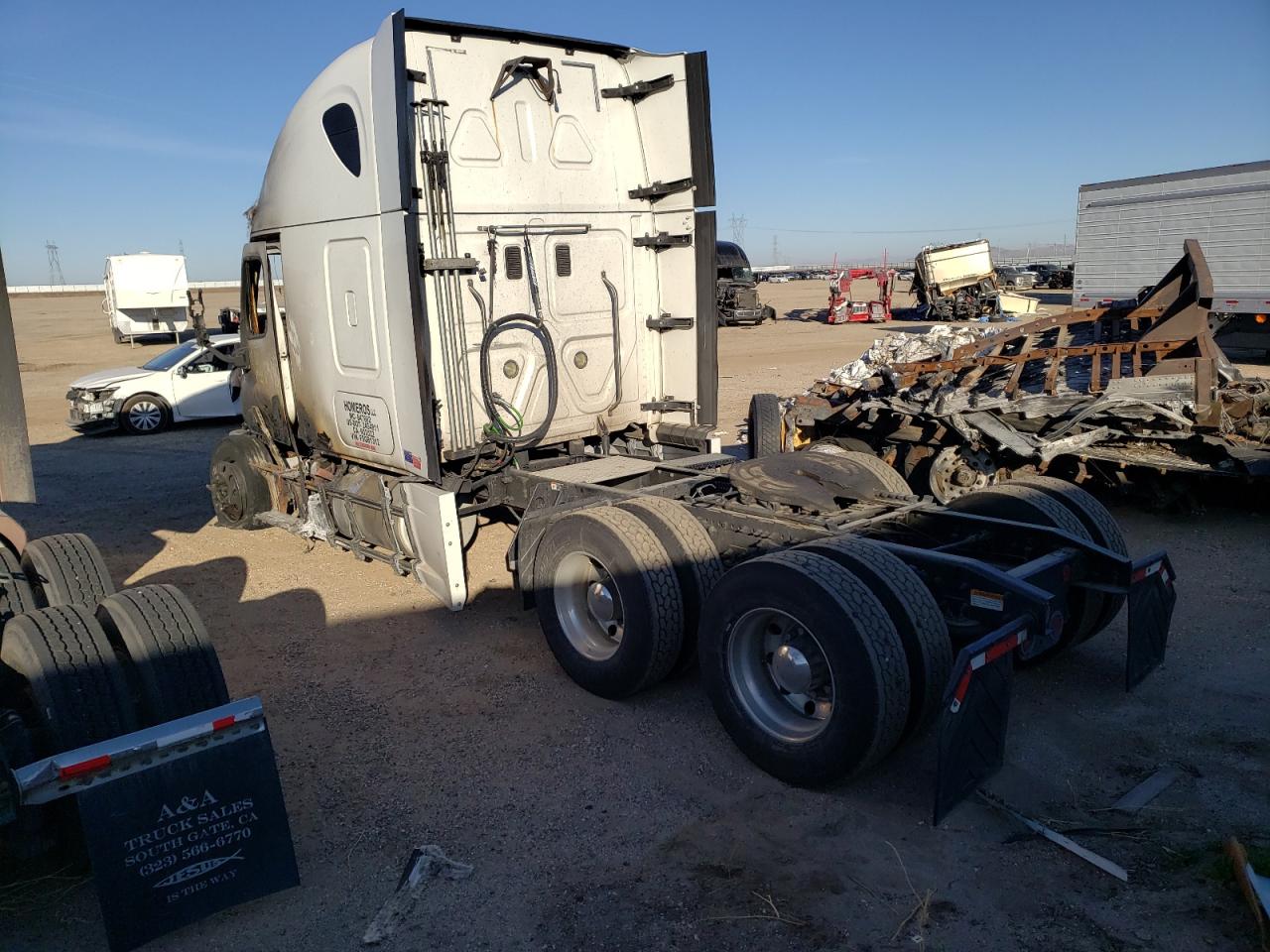 Image 3 of 2015 FREIGHTLINER CASCADIA 125  2015 with VIN 3AKJGLD51FSGB1312