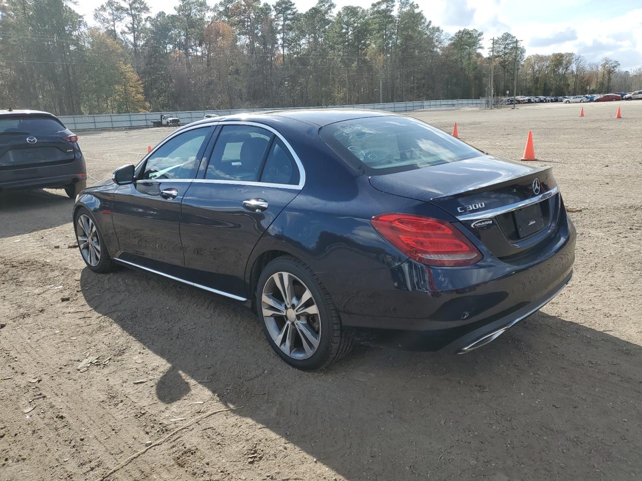 Obraz 2 z 2015 MERCEDES-BENZ C 300 2015 z VIN 55SWF4JB0FU090758