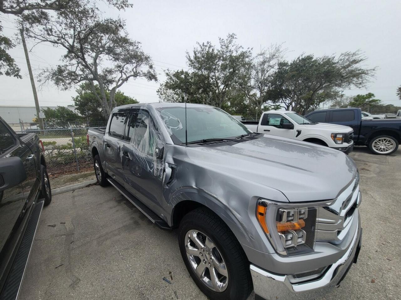 Obraz 1 z 2022 FORD F150 SUPERCREW 2022 z VIN 1FTFW1E59NFB53841